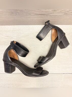 Frye Brielle Sandals Black Leather Back Zip Stacked Heel Sandal Women’s Size 6M